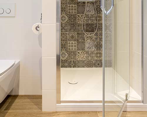 Noi tendințe în materie de amenajare a băii. Dușul Walk-in